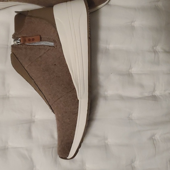 Never Worn, Ryka Wedge Sneakers, Size 9.5 Wide - Picture 3 of 8